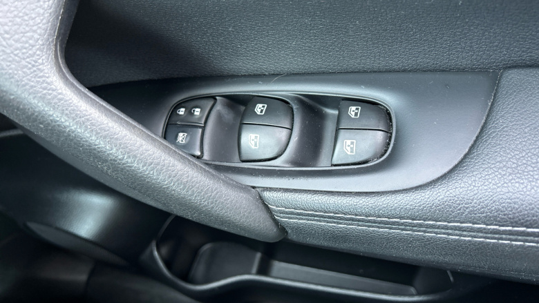 Nissan Qashqai 1.3 DiG-T Acenta Premium 5dr Petrol Hatchback